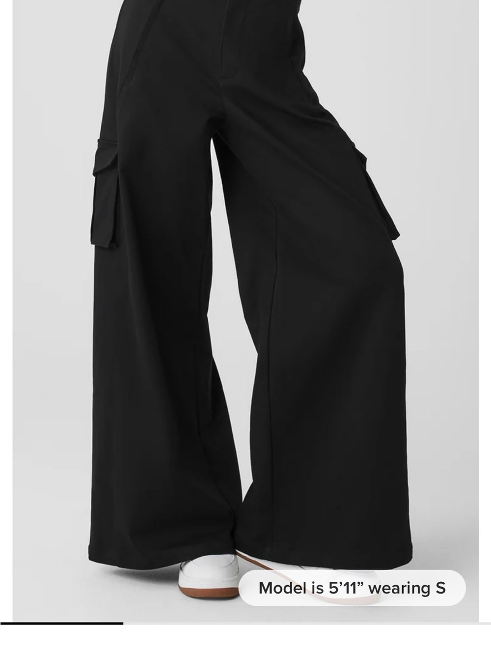 ALO Yoga Show Off Cargo Wide-Leg Trouser in Black